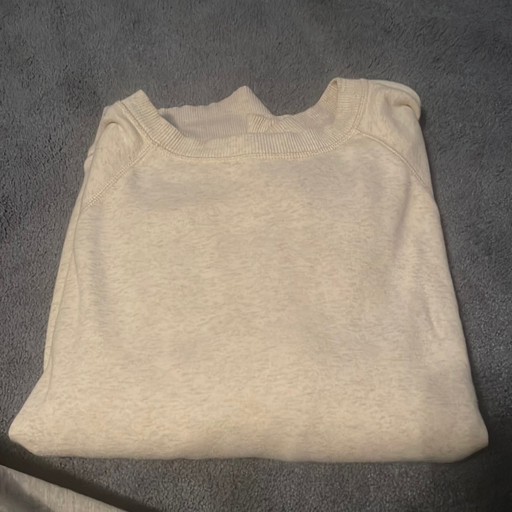 Aerie heavy crew neck! Barely used and super comfy for the winter weather :)!